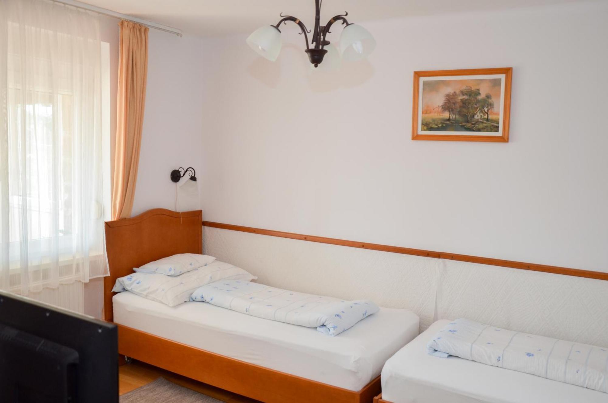 Panoráma Apartmanház Sarvar Exterior foto
